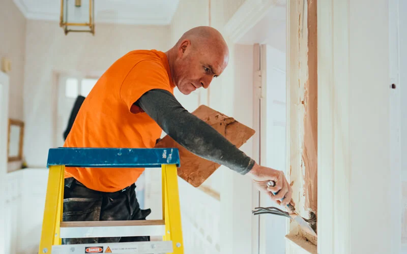 HomeRewire electrician wiring a dedicated circuit